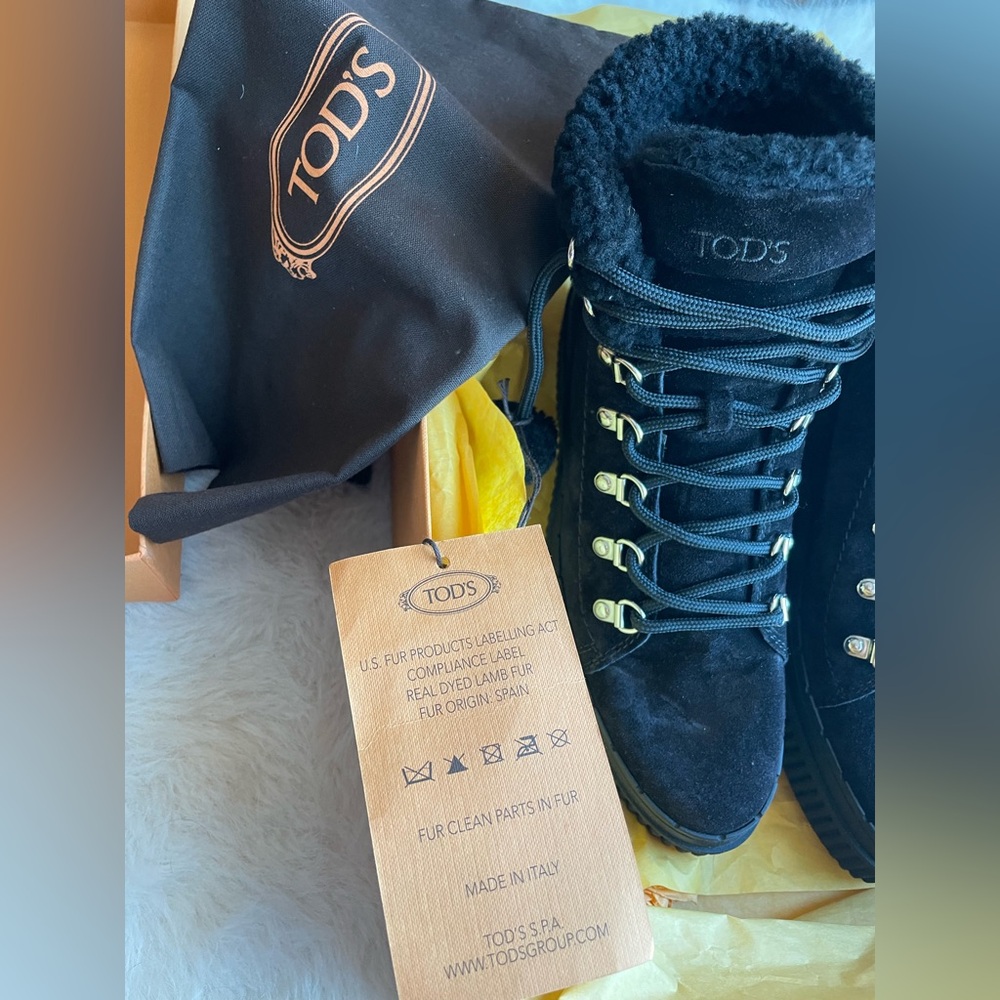 Tod's Women's Black suede Winter Boots with real lamb fur originally from Spain